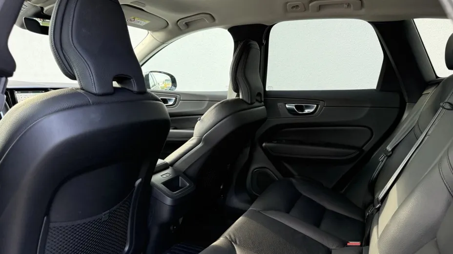 VOLVO XC60 XC60 B4 D AWD Plus Dark aut