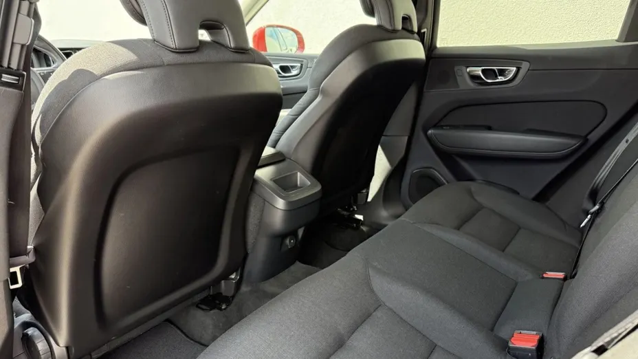 VOLVO XC60 XC60 B4 B Momentum Pro aut