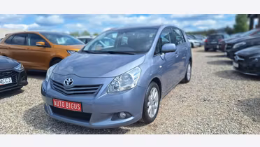 TOYOTA Verso