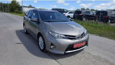 TOYOTA Auris