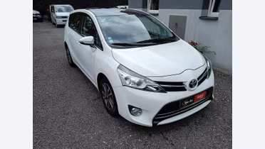 TOYOTA Verso