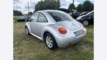 VOLKSWAGEN New Beetle