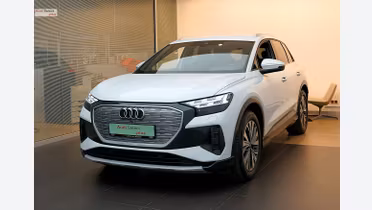AUDI Q4