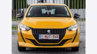 PEUGEOT 208