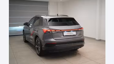 AUDI Q4