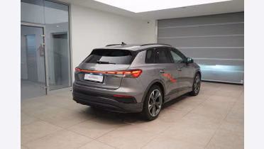 AUDI Q4