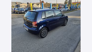 VOLKSWAGEN Polo