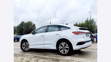 AUDI Q4