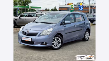 TOYOTA Verso