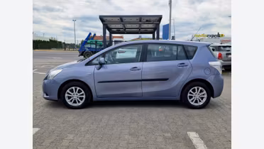 TOYOTA Verso