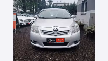TOYOTA Verso