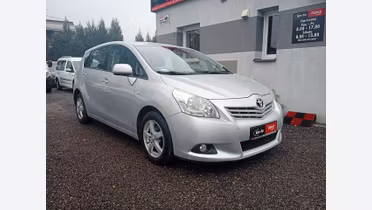 TOYOTA Verso