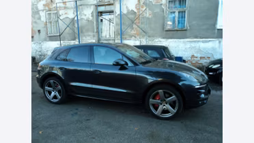 PORSCHE Macan