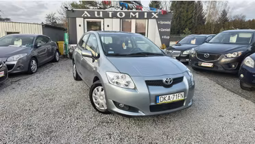 TOYOTA Auris