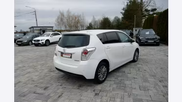TOYOTA Verso