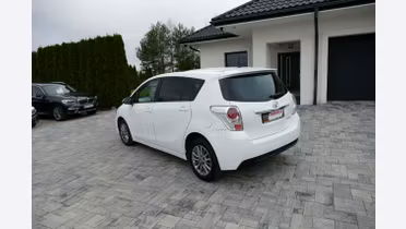 TOYOTA Verso