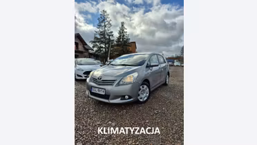 TOYOTA Verso