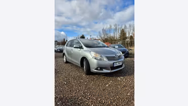 TOYOTA Verso