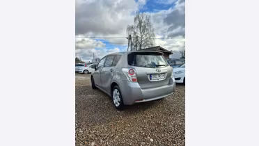 TOYOTA Verso