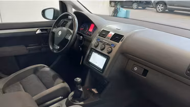 VOLKSWAGEN Touran