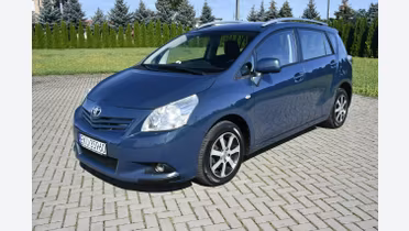TOYOTA Verso