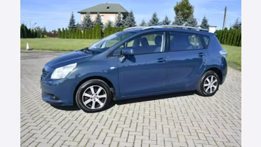 TOYOTA Verso