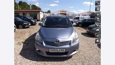 TOYOTA Verso