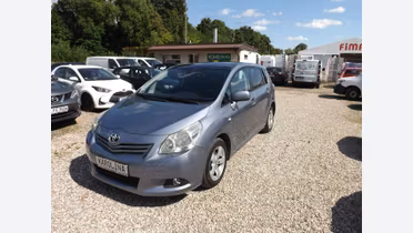 TOYOTA Verso