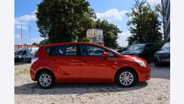 TOYOTA Verso