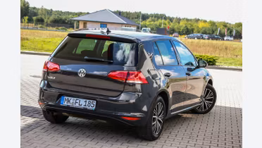 VOLKSWAGEN Golf