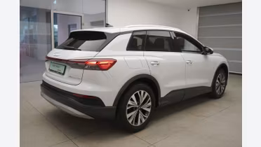 AUDI Q4