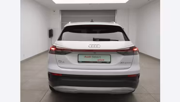 AUDI Q4