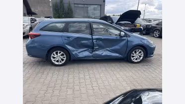 TOYOTA Auris