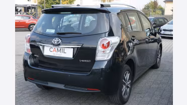 TOYOTA Verso
