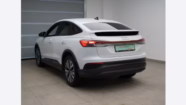 AUDI Q4