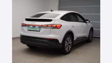 AUDI Q4
