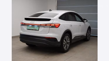 AUDI Q4
