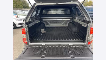 NISSAN Navara