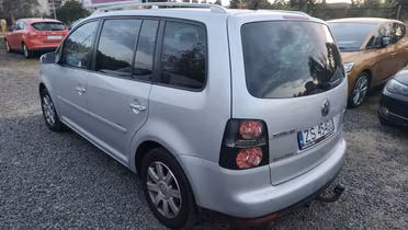 VOLKSWAGEN Touran
