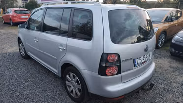 VOLKSWAGEN Touran