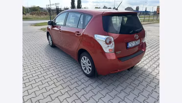 TOYOTA Verso