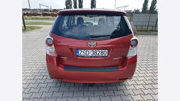 TOYOTA Verso