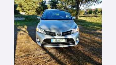 TOYOTA Verso