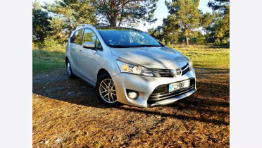 TOYOTA Verso