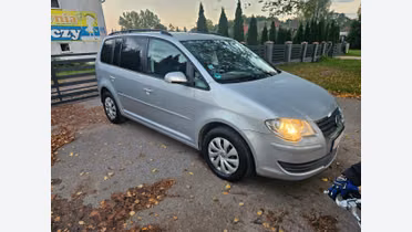VOLKSWAGEN Touran
