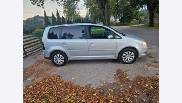 VOLKSWAGEN Touran