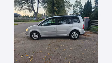 VOLKSWAGEN Touran