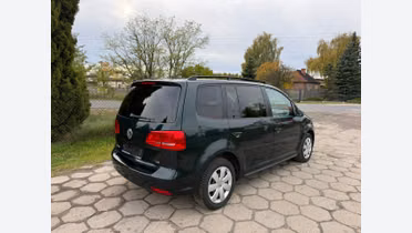 VOLKSWAGEN Touran