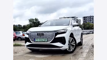 AUDI Q4
