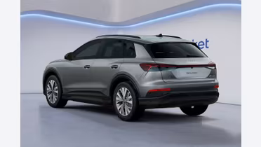 AUDI Q4